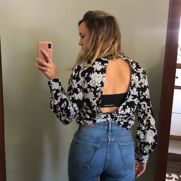 Flynn Skye Leah Keyhole Choker Neck Long Sleeve Blouse Black Floral size Small - Picture 3 of 13